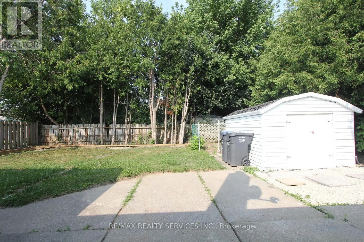 32 SANFORD CRESCENT