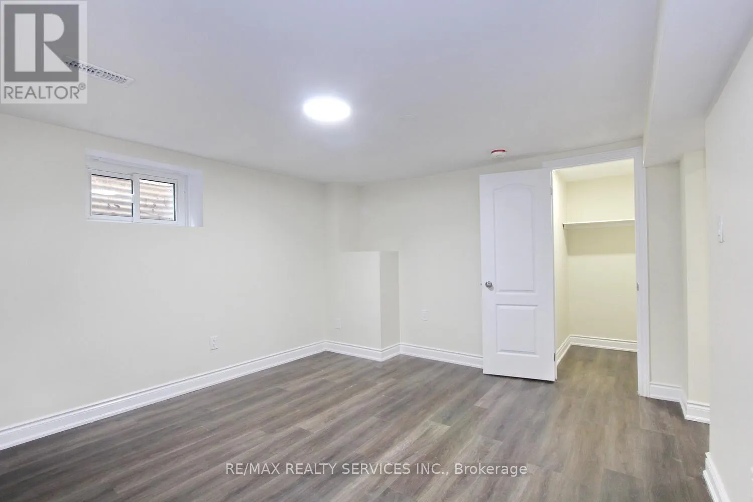 32 SANFORD CRESCENT