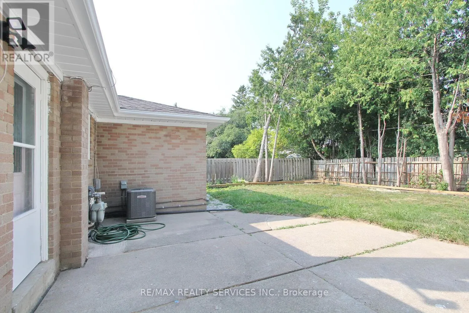 32 SANFORD CRESCENT
