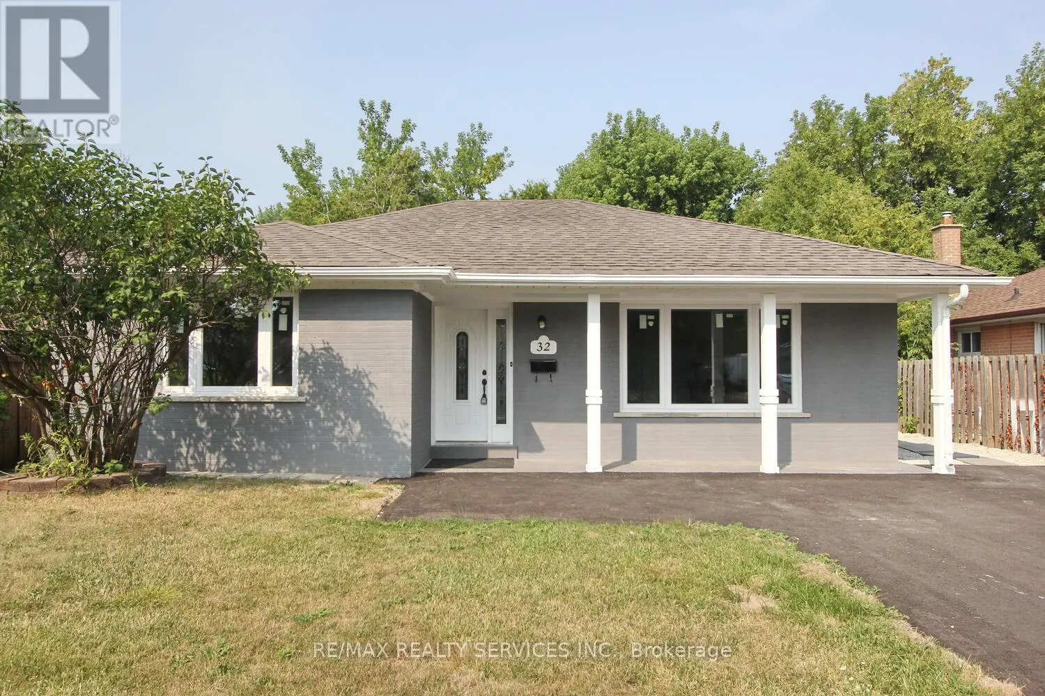 32 SANFORD CRESCENT