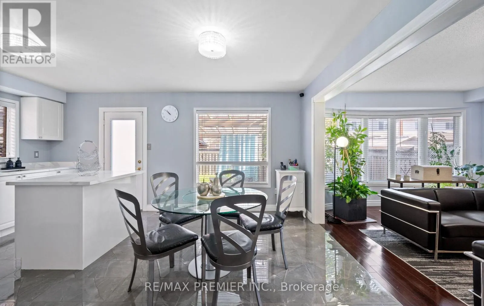 49 FALLSTAR CRESCENT