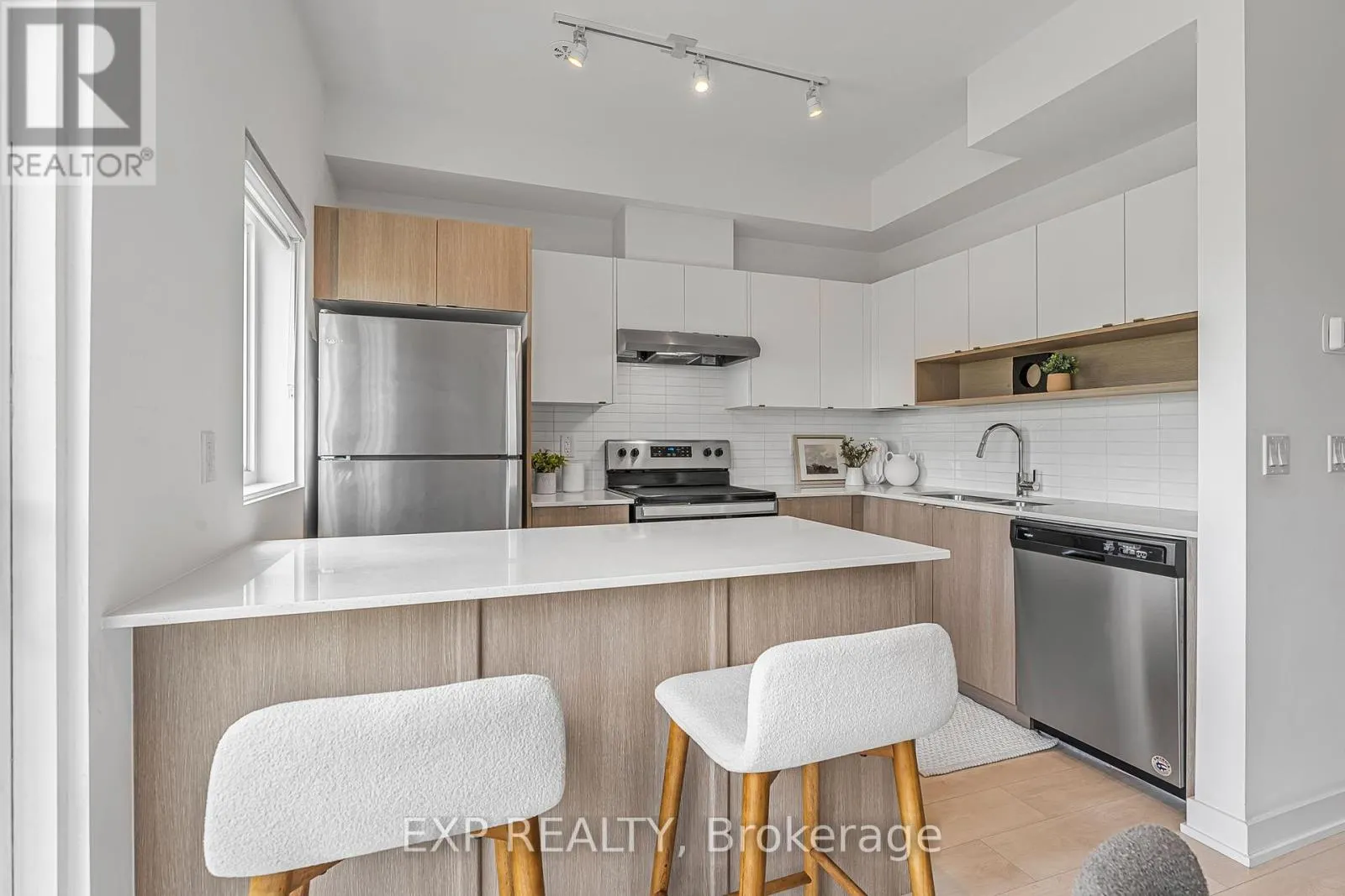 90 - 1121 COOKE BOULEVARD