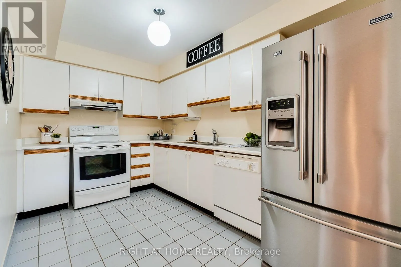 202 - 1071 QUEENS AVENUE