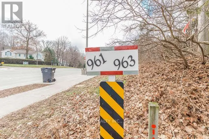 961 LAKESHORE ROAD W