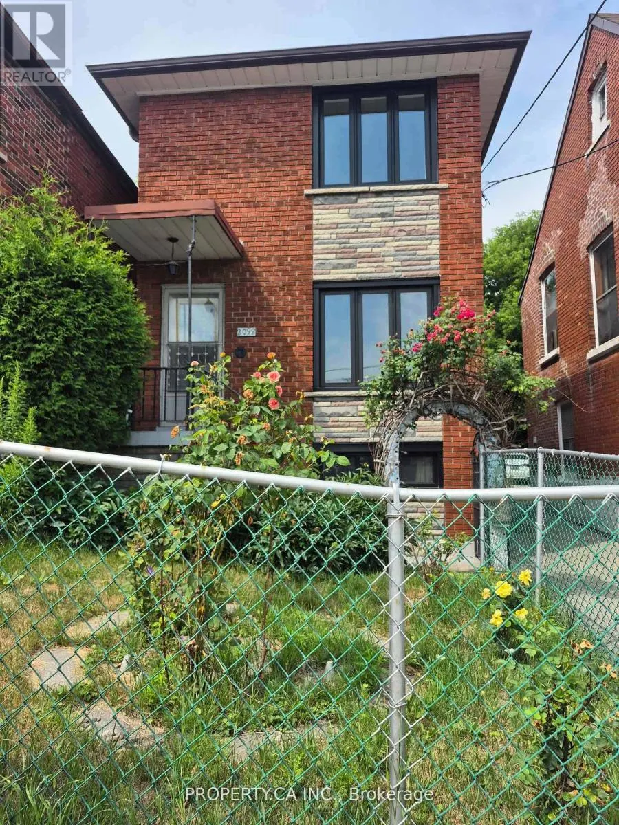 2098 DUFFERIN STREET