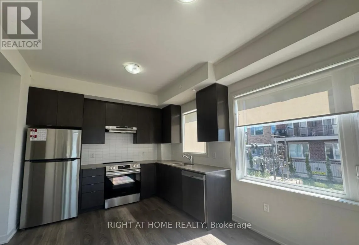 105 - 58 SKY HARBOUR DRIVE