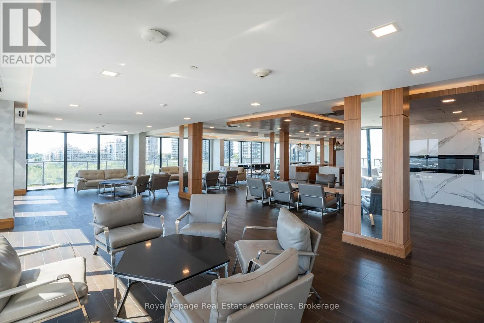 916 - 30 SHORE BREEZE DRIVE