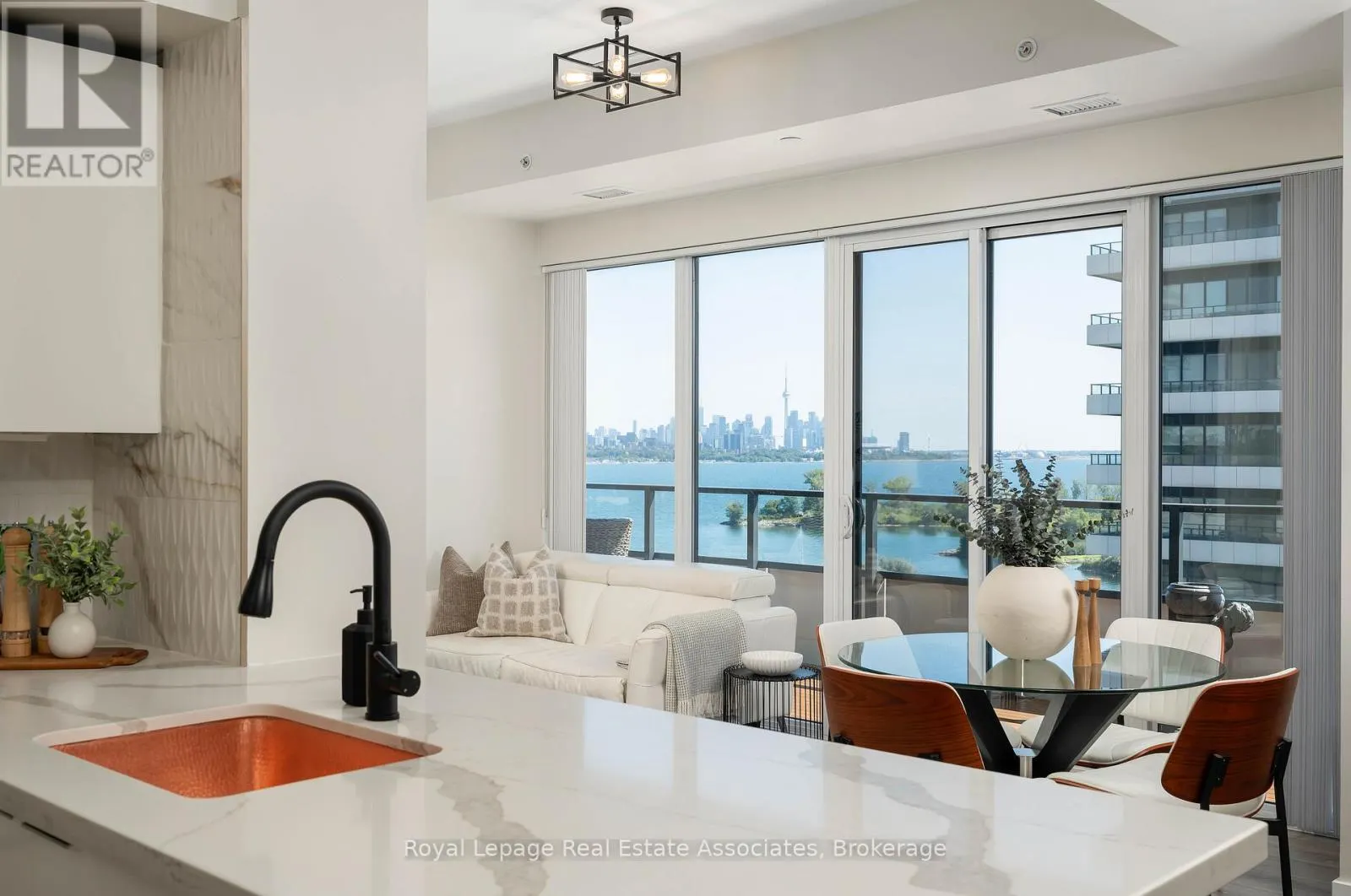 916 - 30 SHORE BREEZE DRIVE
