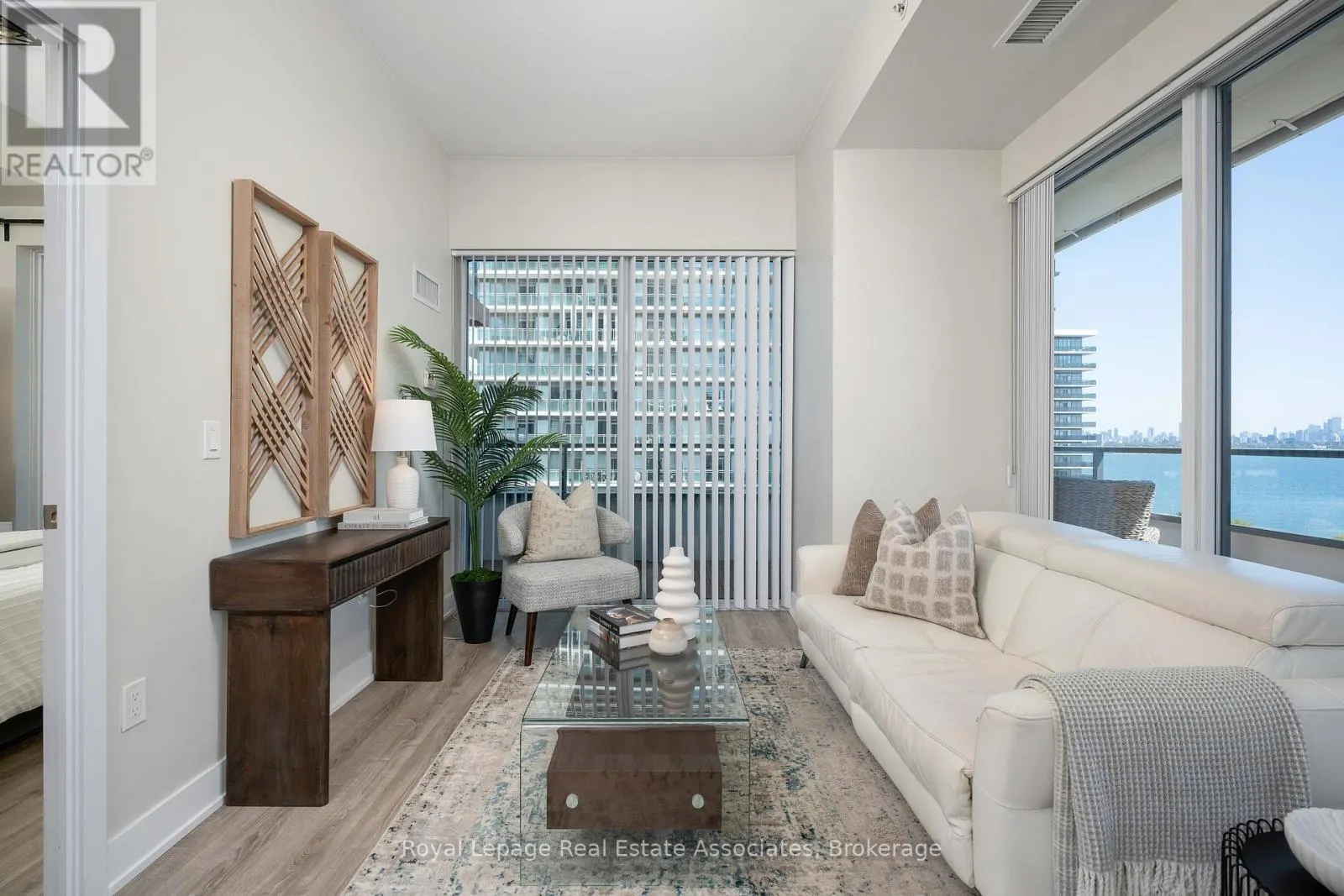 916 - 30 SHORE BREEZE DRIVE