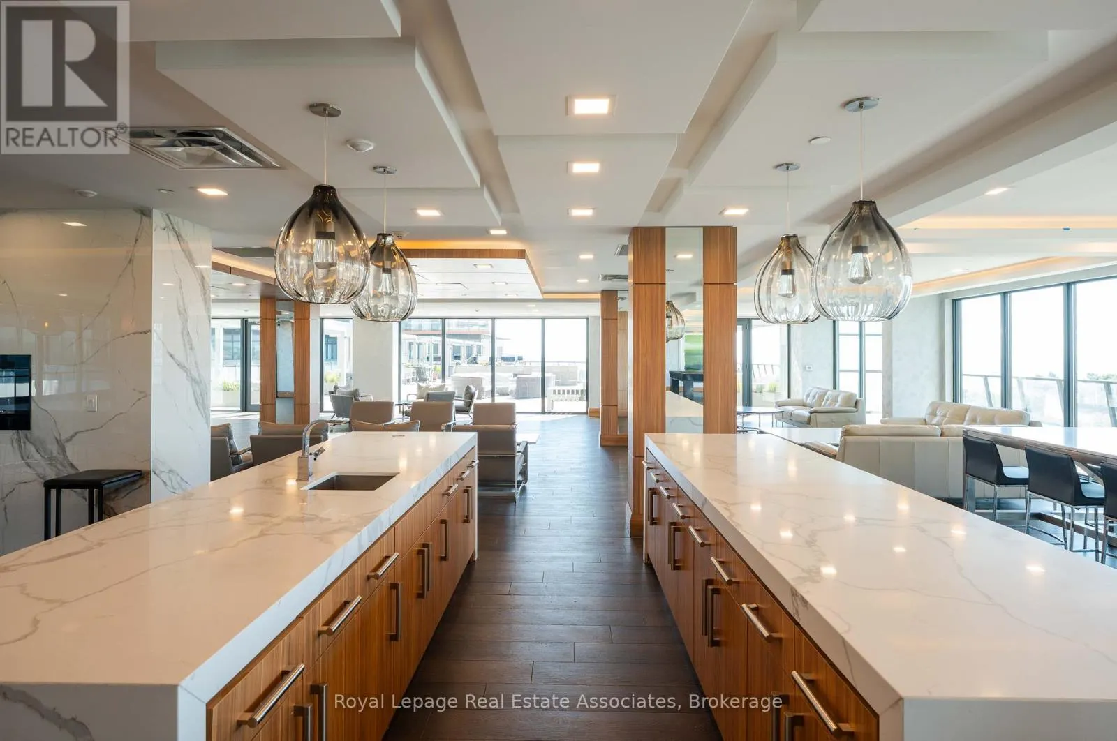 916 - 30 SHORE BREEZE DRIVE