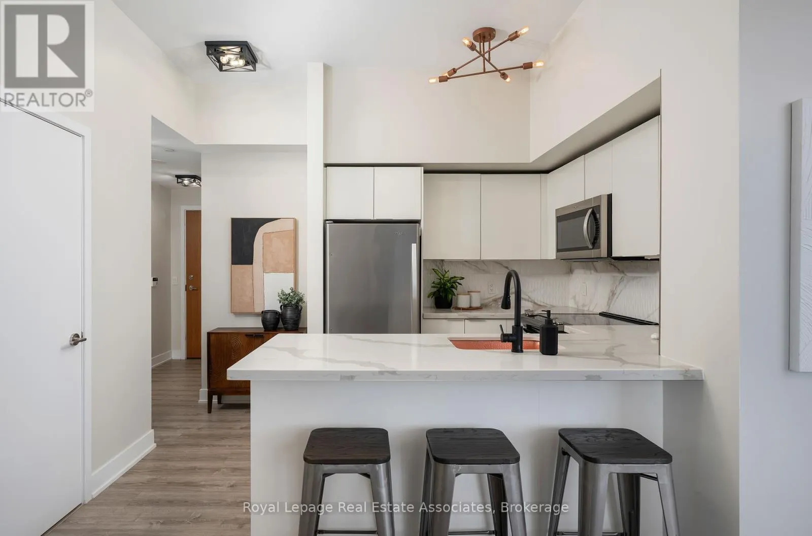 916 - 30 SHORE BREEZE DRIVE