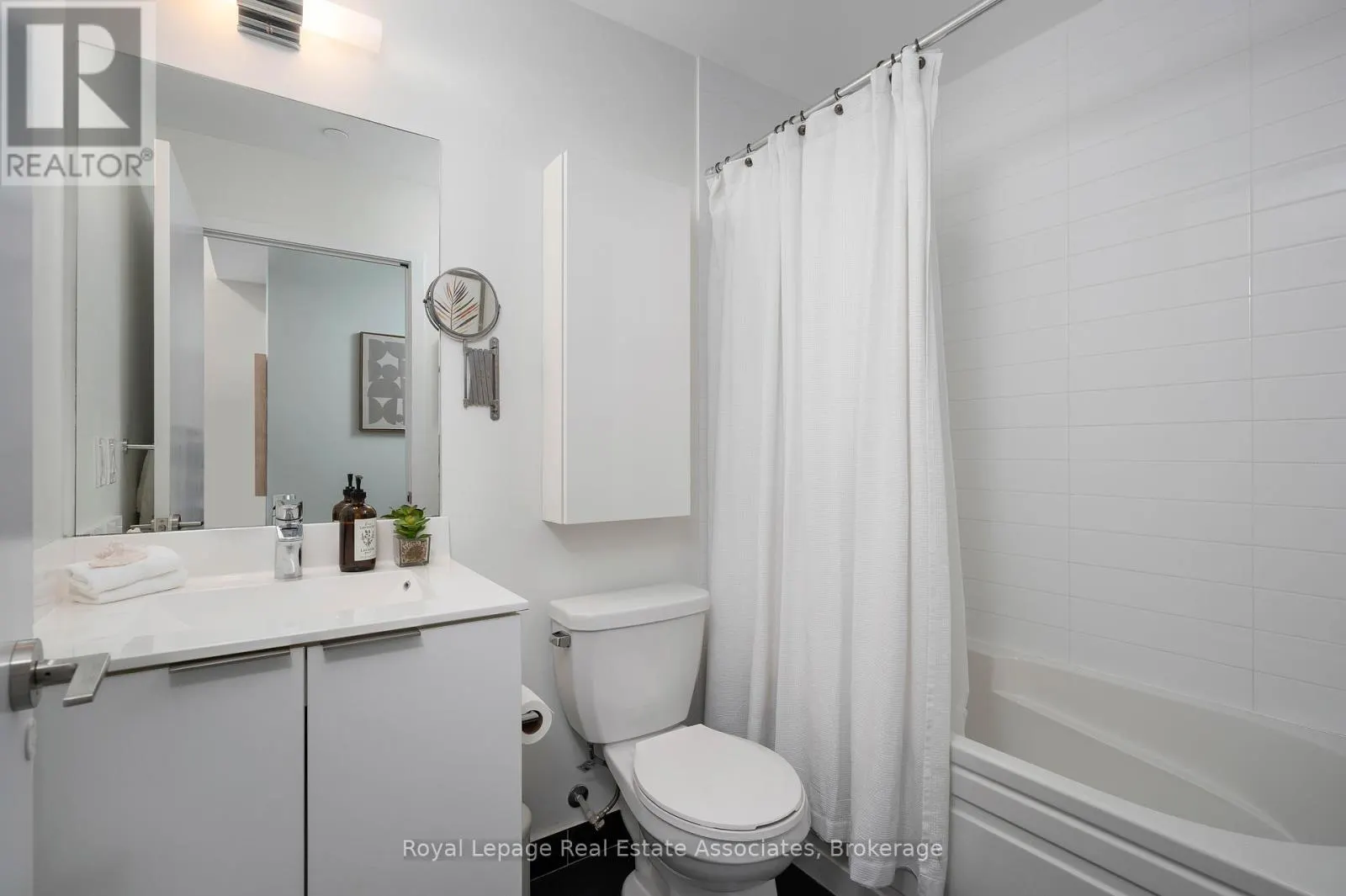 916 - 30 SHORE BREEZE DRIVE