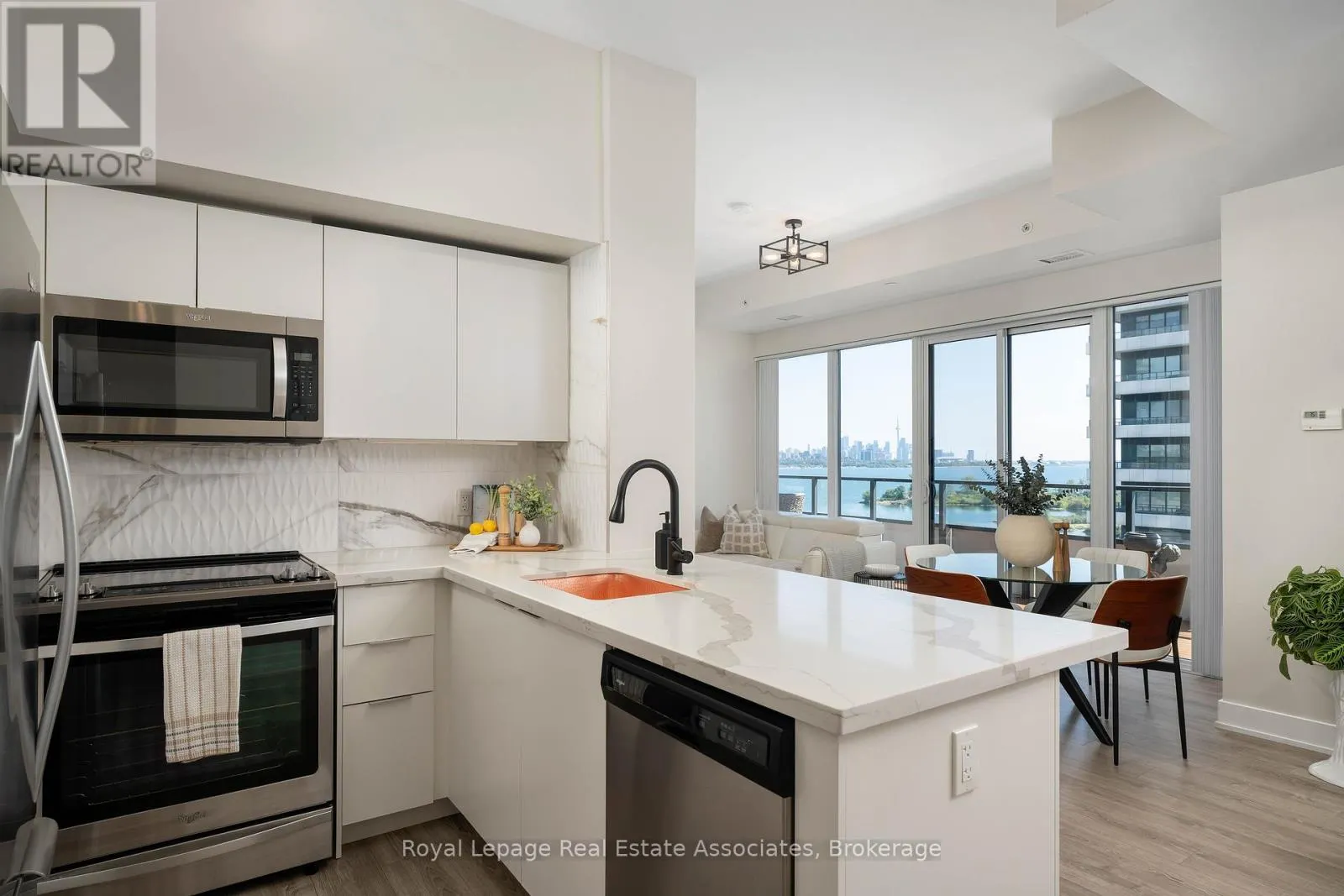 916 - 30 SHORE BREEZE DRIVE
