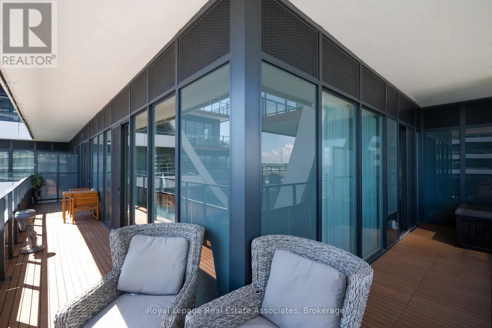 916 - 30 SHORE BREEZE DRIVE