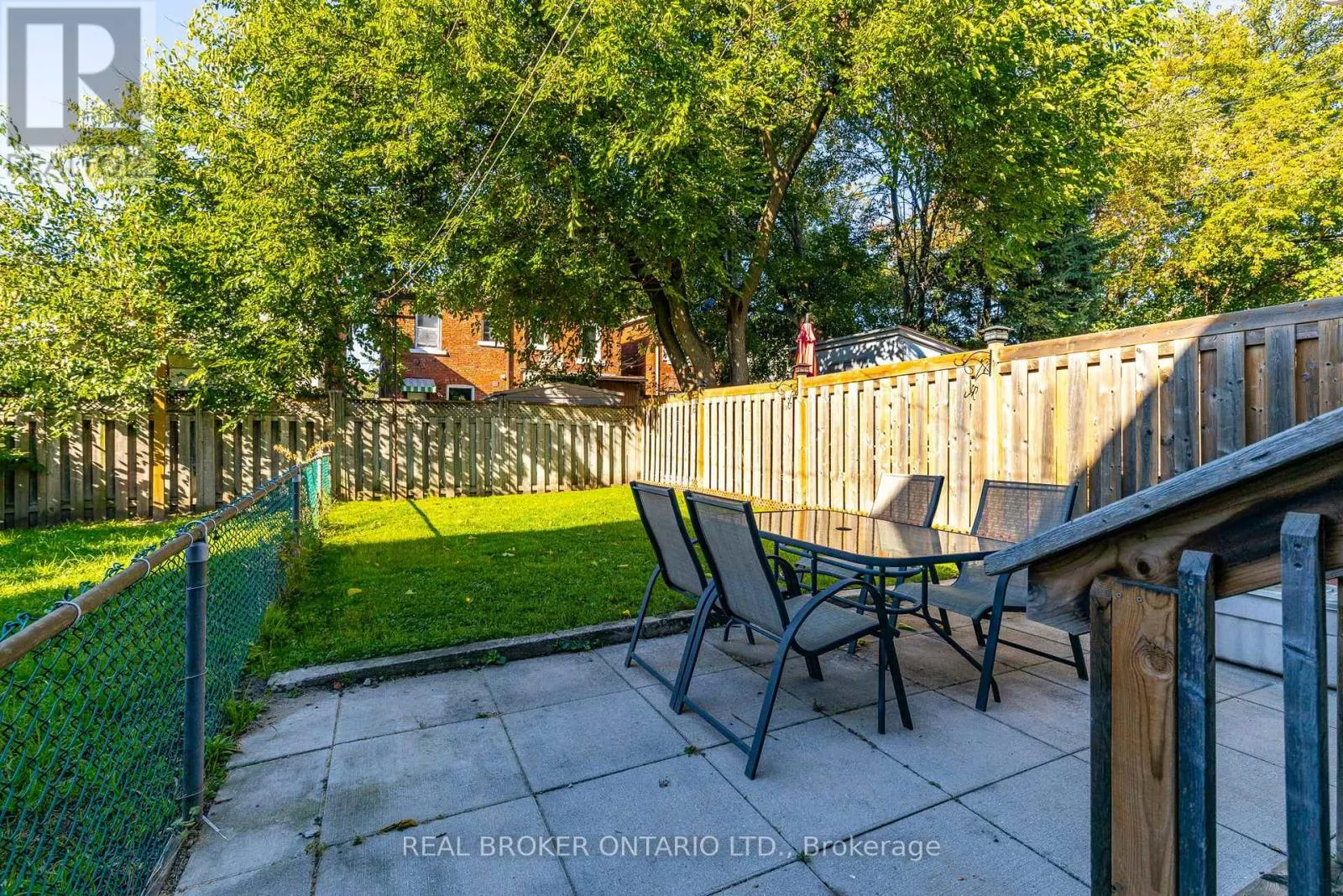 878 RUNNYMEDE ROAD