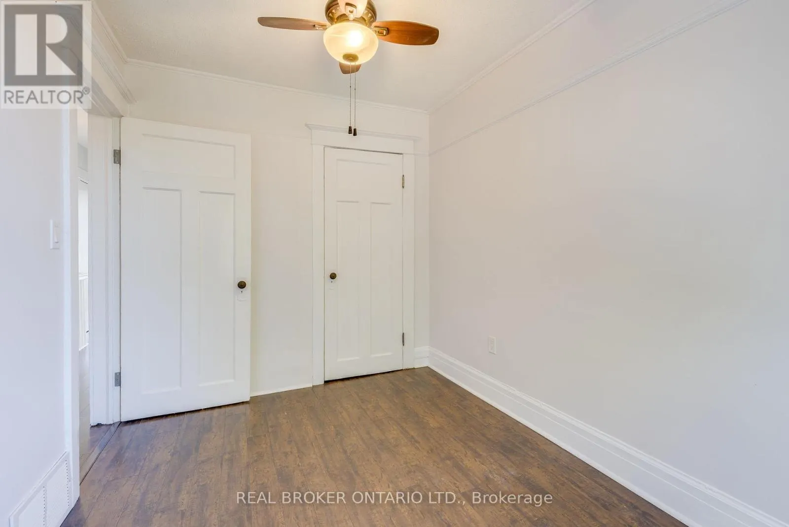 878 RUNNYMEDE ROAD