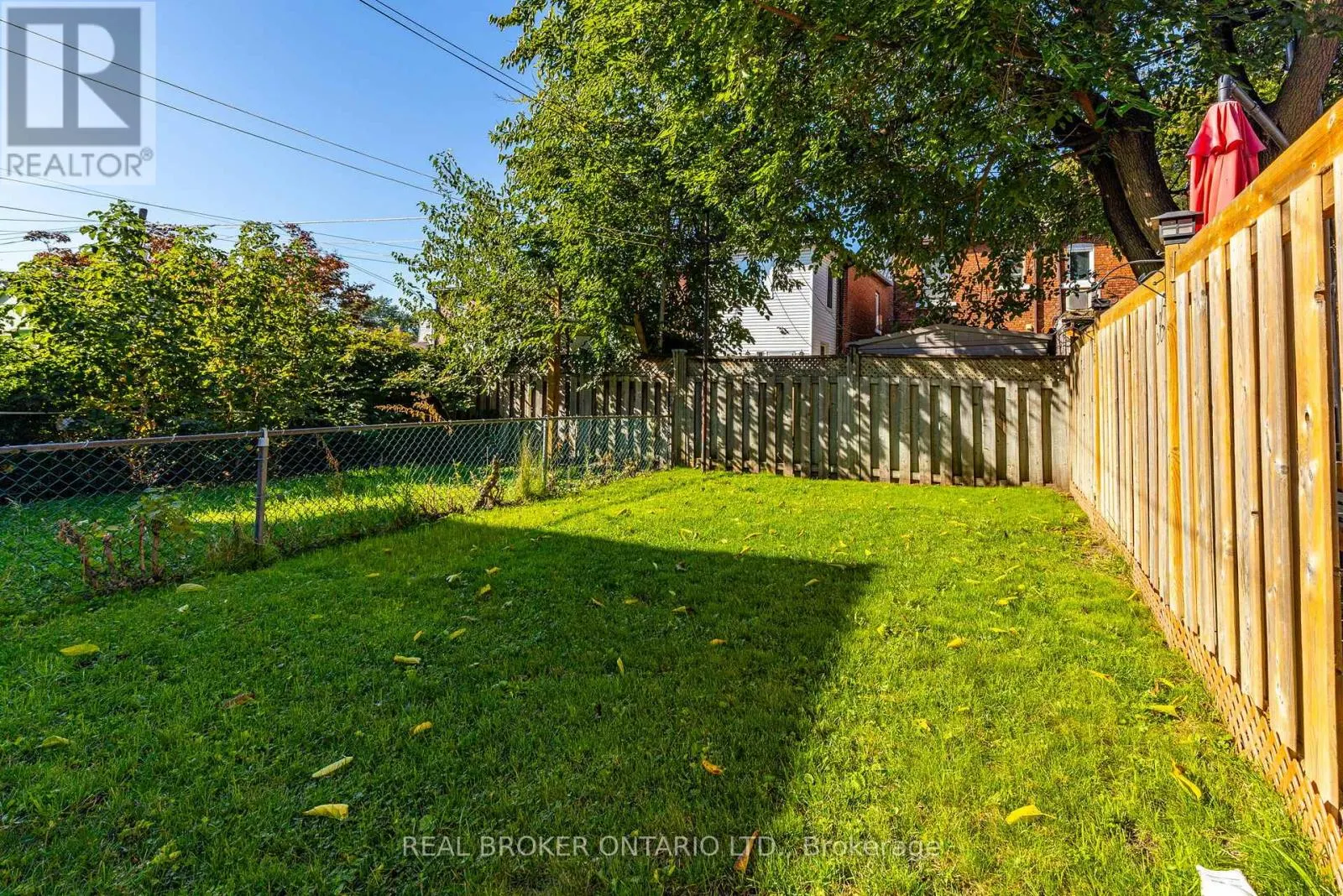 878 RUNNYMEDE ROAD