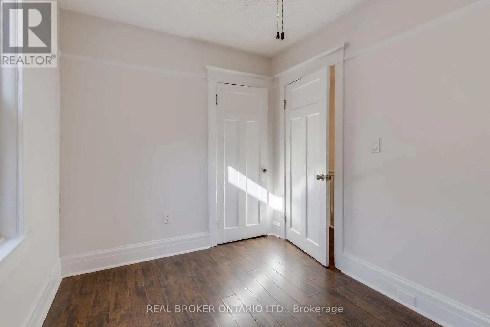 878 RUNNYMEDE ROAD