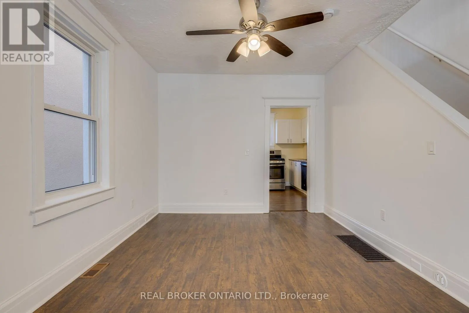 878 RUNNYMEDE ROAD