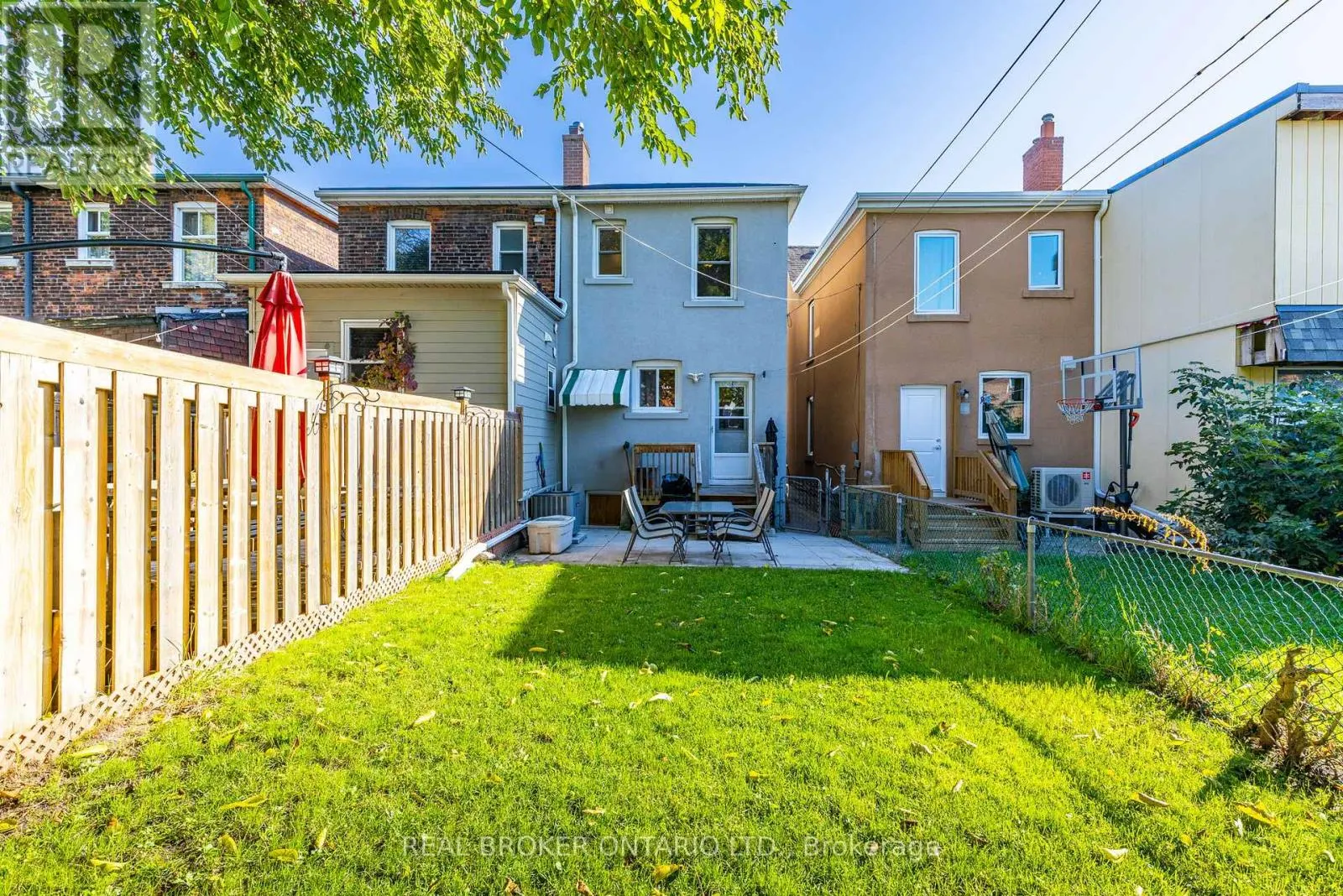 878 RUNNYMEDE ROAD