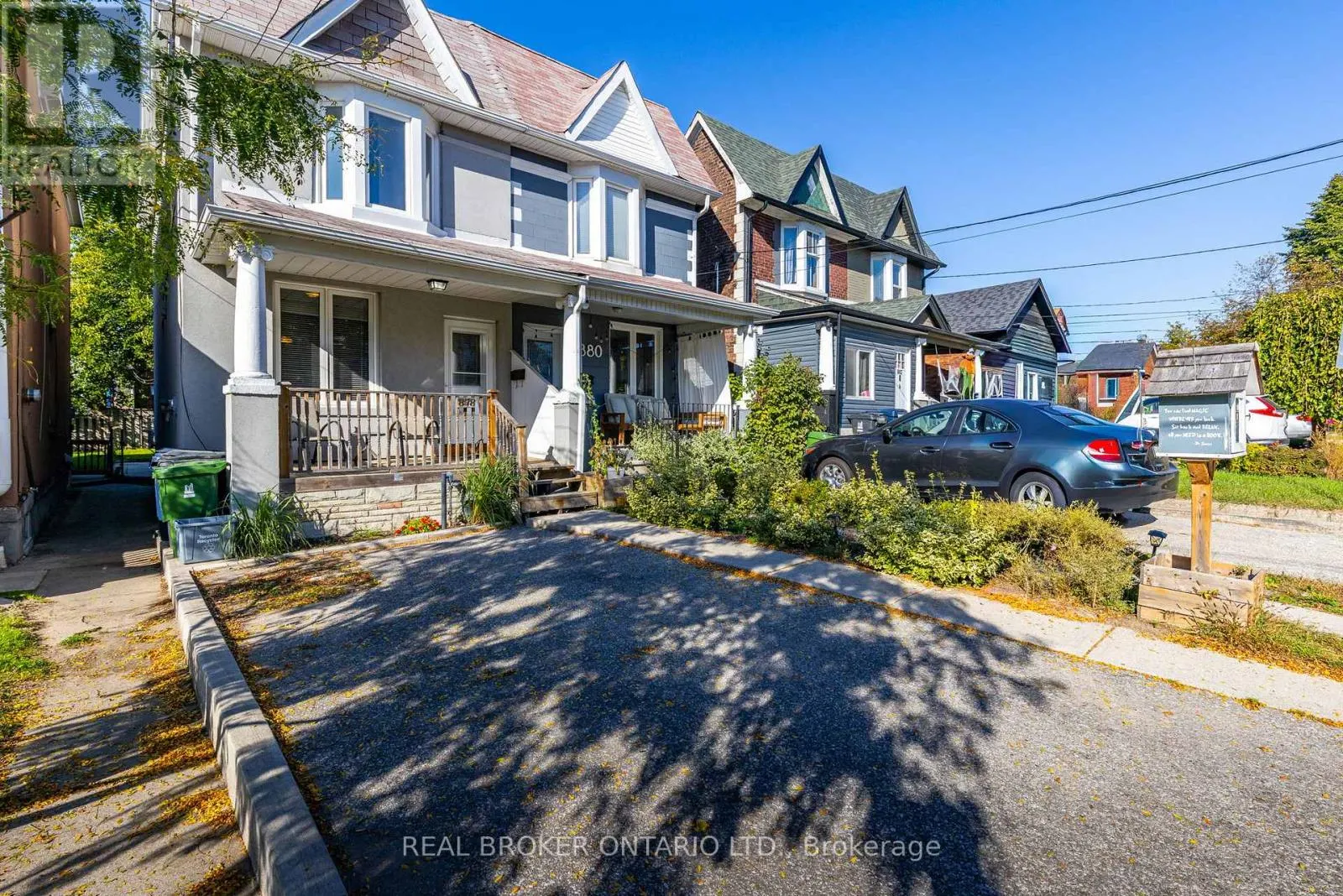 878 RUNNYMEDE ROAD