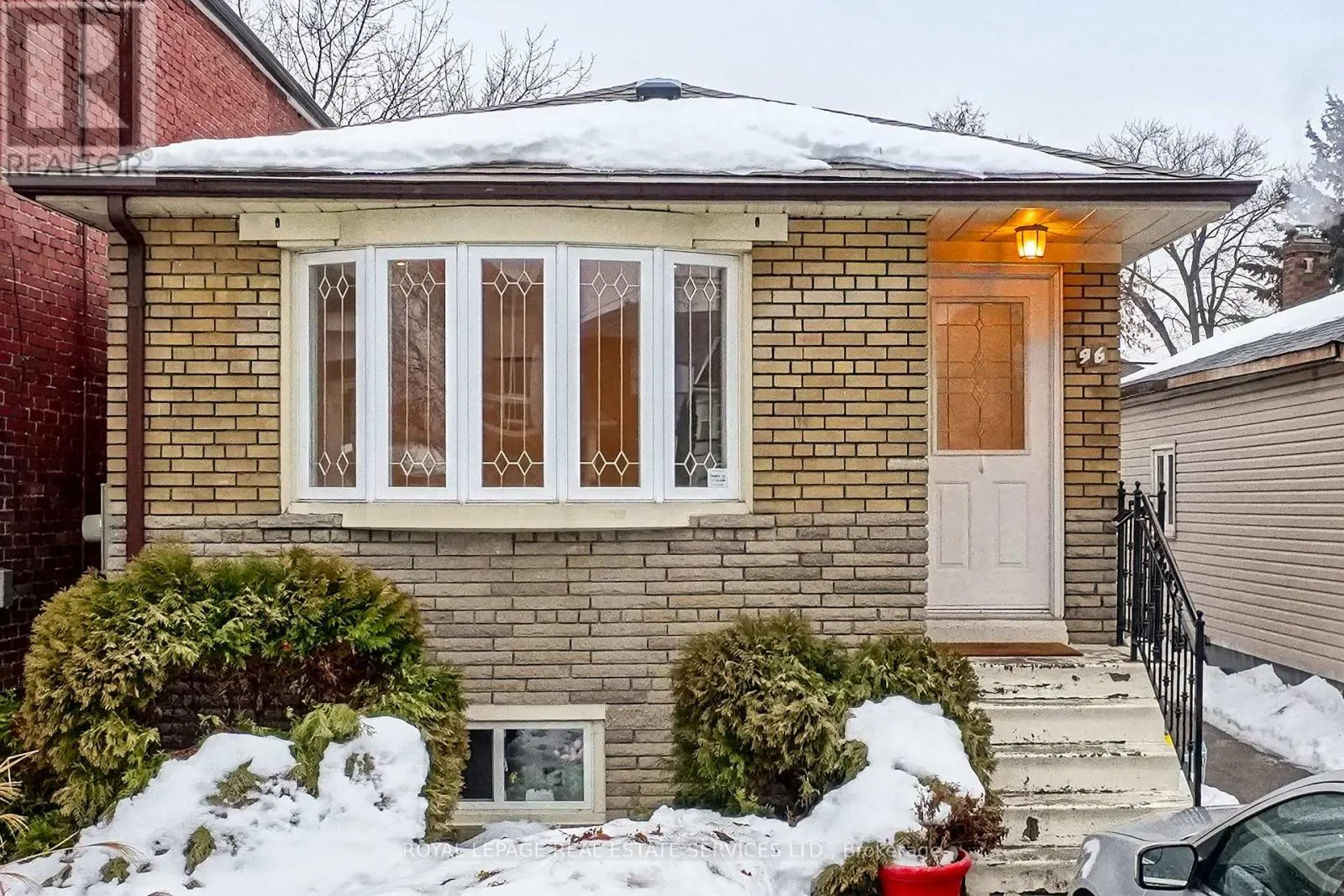 LOWER - 96 SIMPSON AVENUE