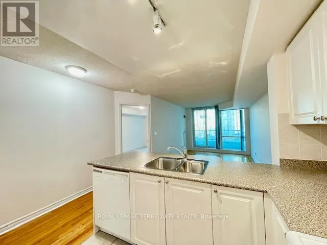 1104 - 1 ELM DRIVE W