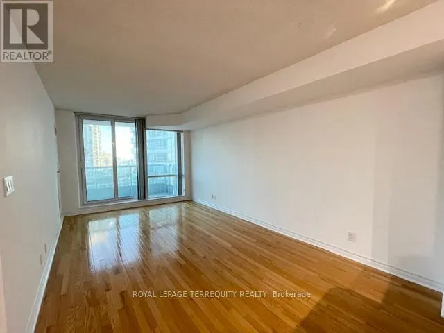 1104 - 1 ELM DRIVE W