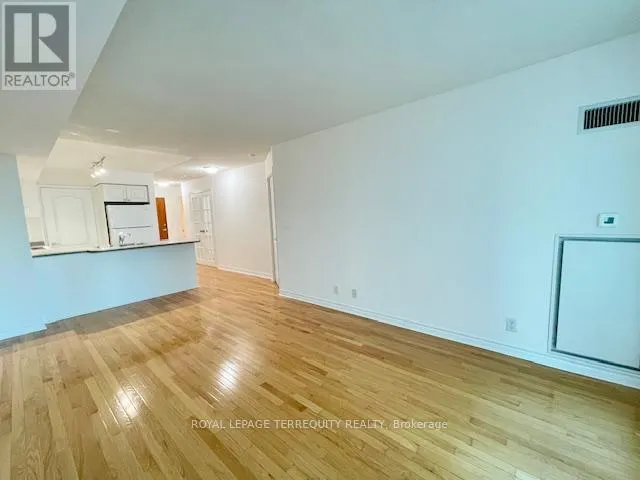 1104 - 1 ELM DRIVE W