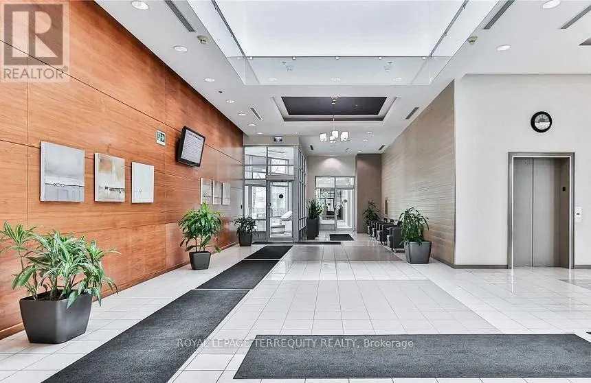 1104 - 1 ELM DRIVE W