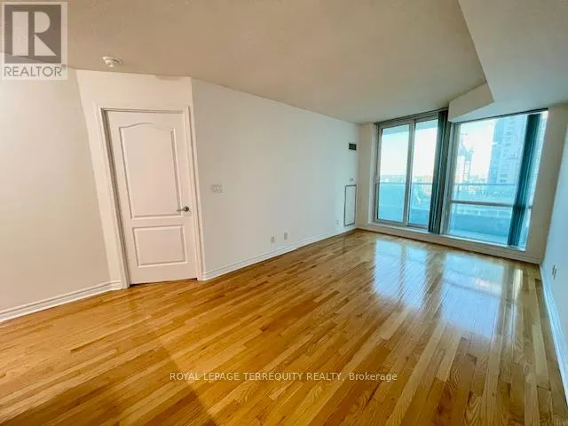 1104 - 1 ELM DRIVE W