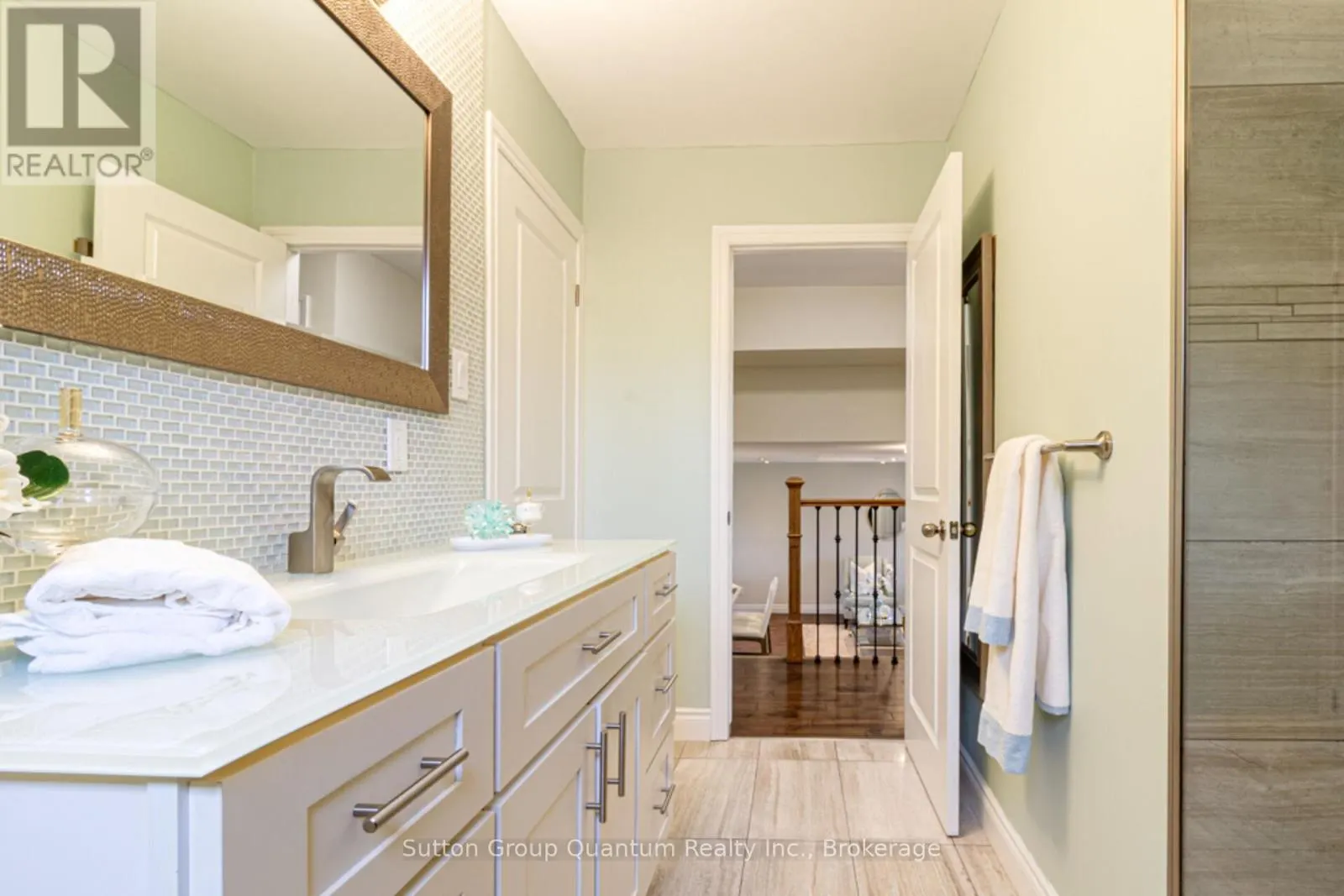 2231 URWIN CRESCENT
