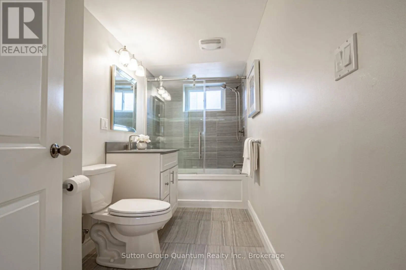 2231 URWIN CRESCENT