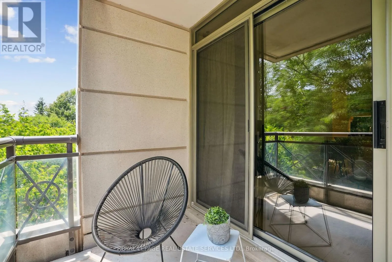 209 - 2379 CENTRAL PARK DRIVE