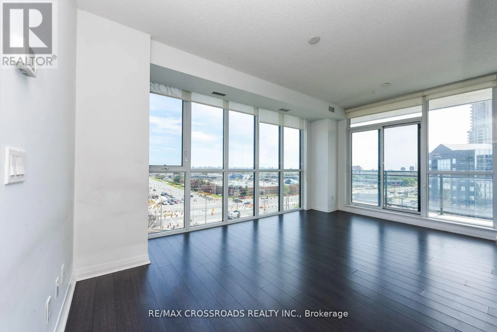 807 - 55 EGLINTON AVENUE W