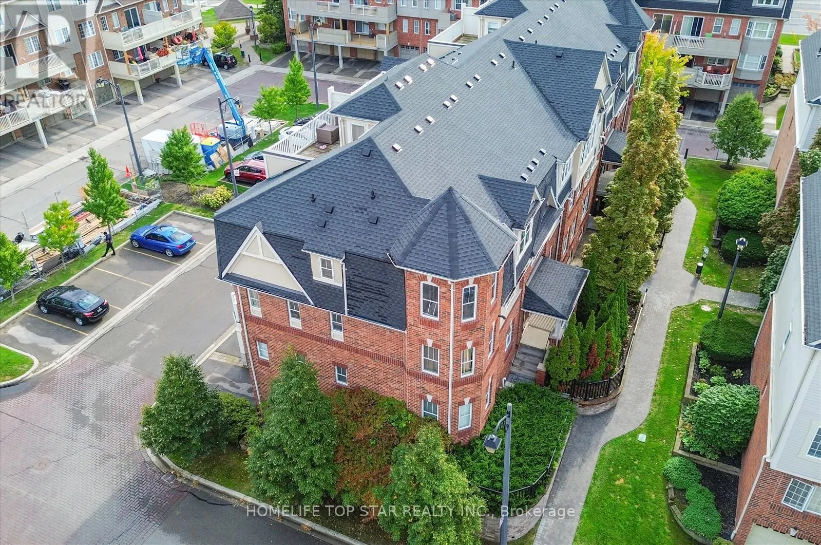 6 - 710 NEIGHBOURHOOD CIRCLE