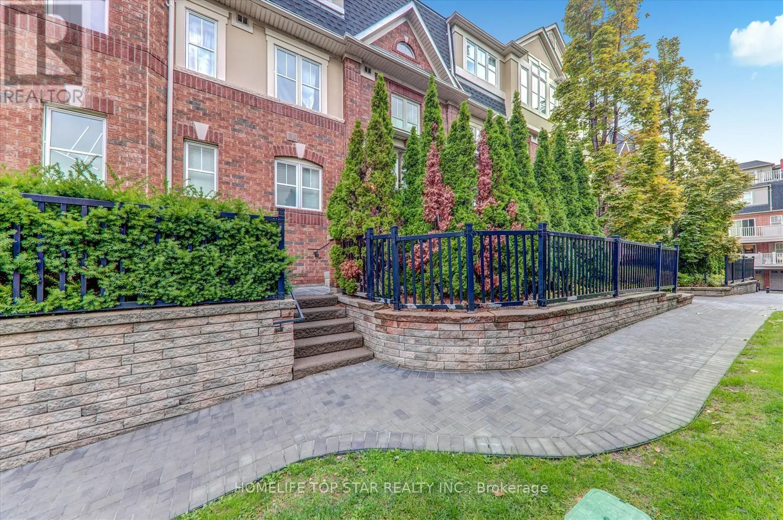 6 - 710 NEIGHBOURHOOD CIRCLE