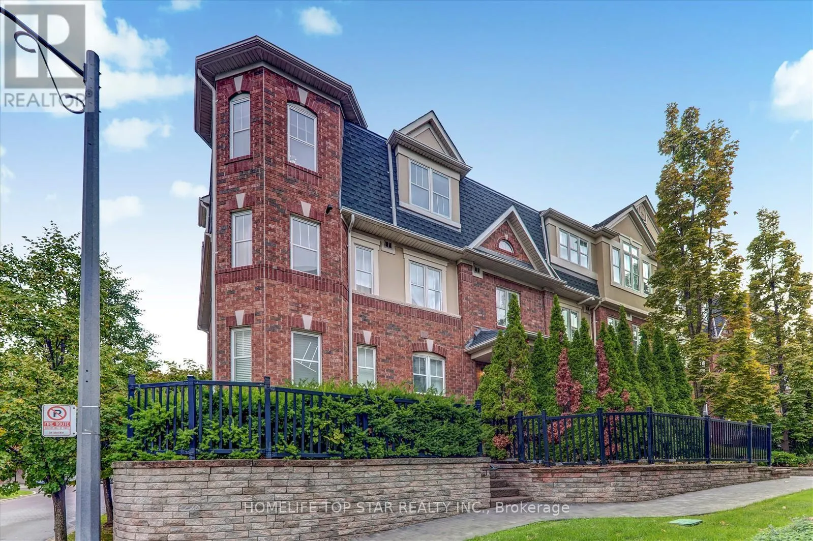 6 - 710 NEIGHBOURHOOD CIRCLE