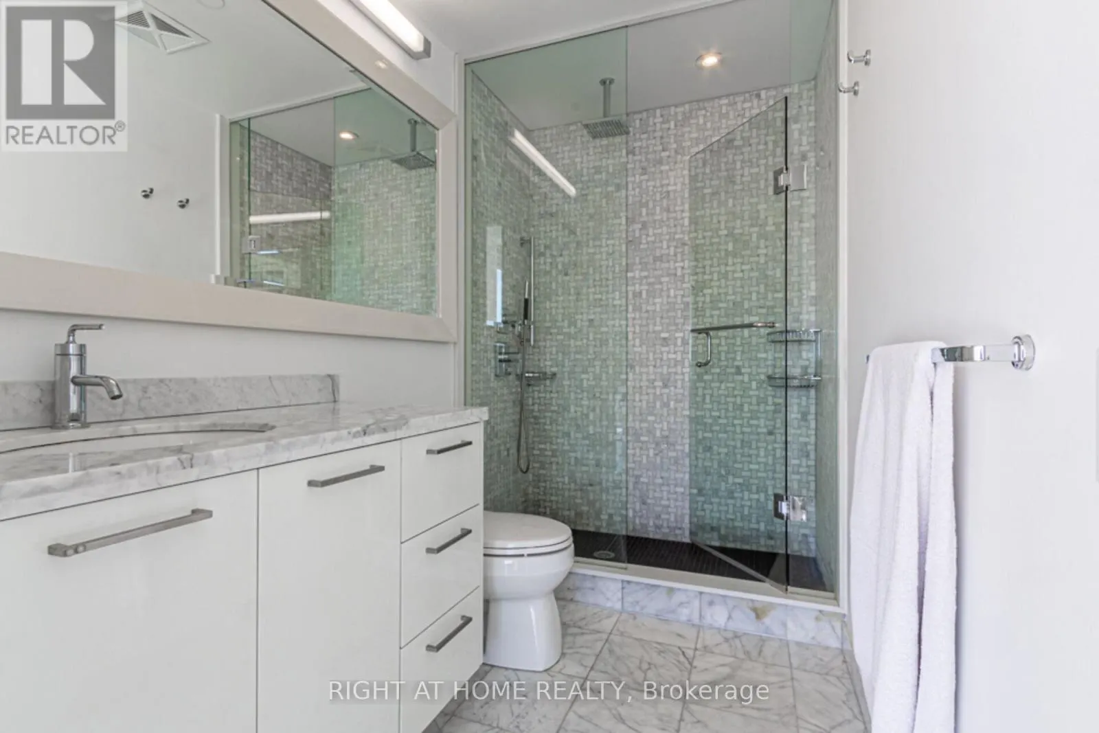 2605 - 88 PARK LAWN ROAD
