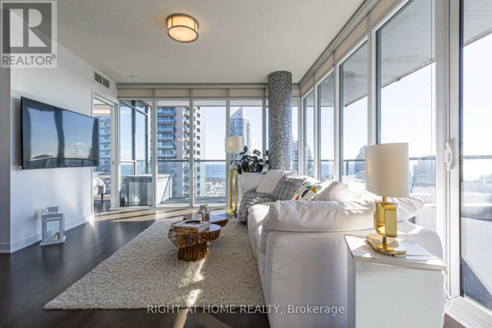 2605 - 88 PARK LAWN ROAD