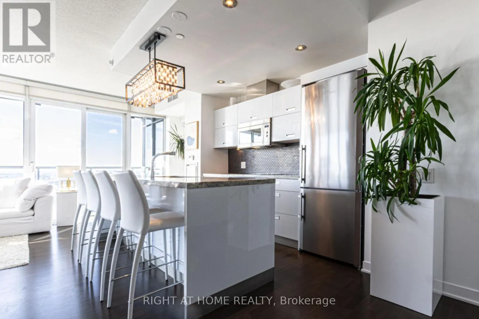 2605 - 88 PARK LAWN ROAD
