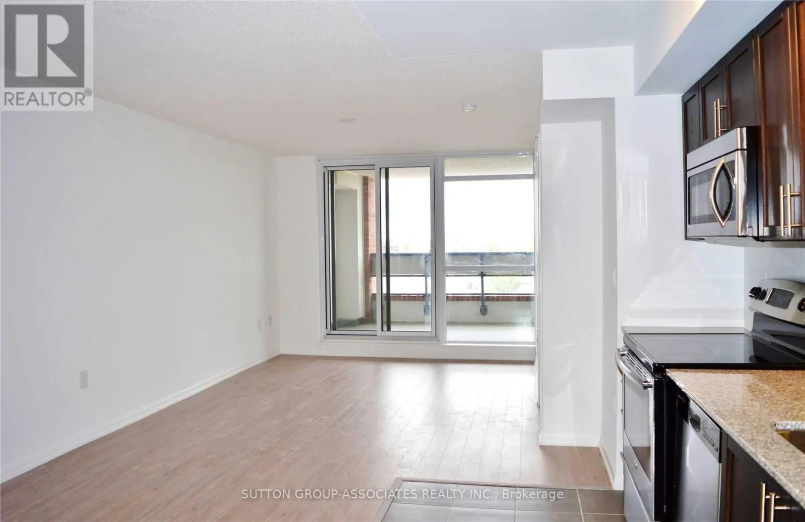714 - 830 LAWRENCE AVENUE W