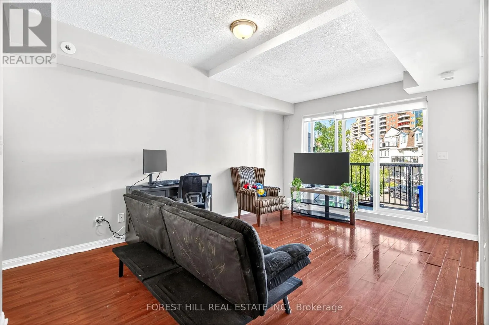 2022 - 3035 FINCH AVE AVENUE W