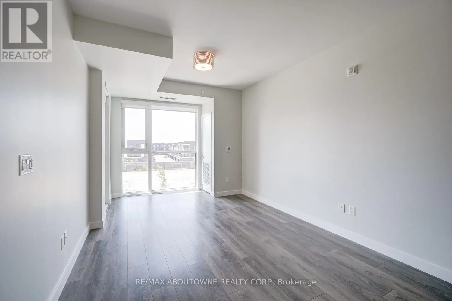 302 - 150 SABINA DRIVE