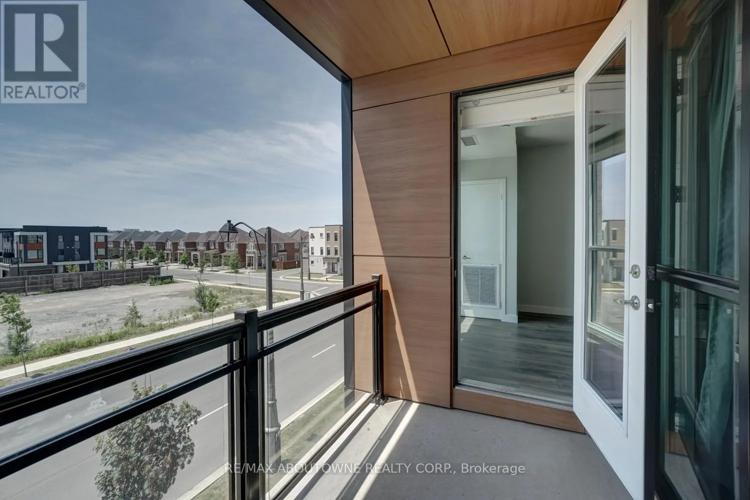 302 - 150 SABINA DRIVE