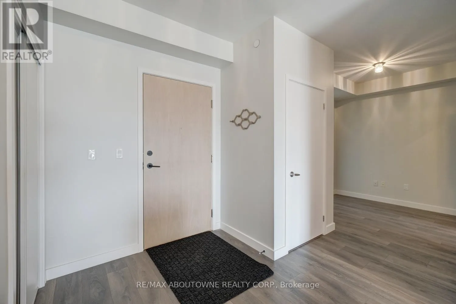 302 - 150 SABINA DRIVE