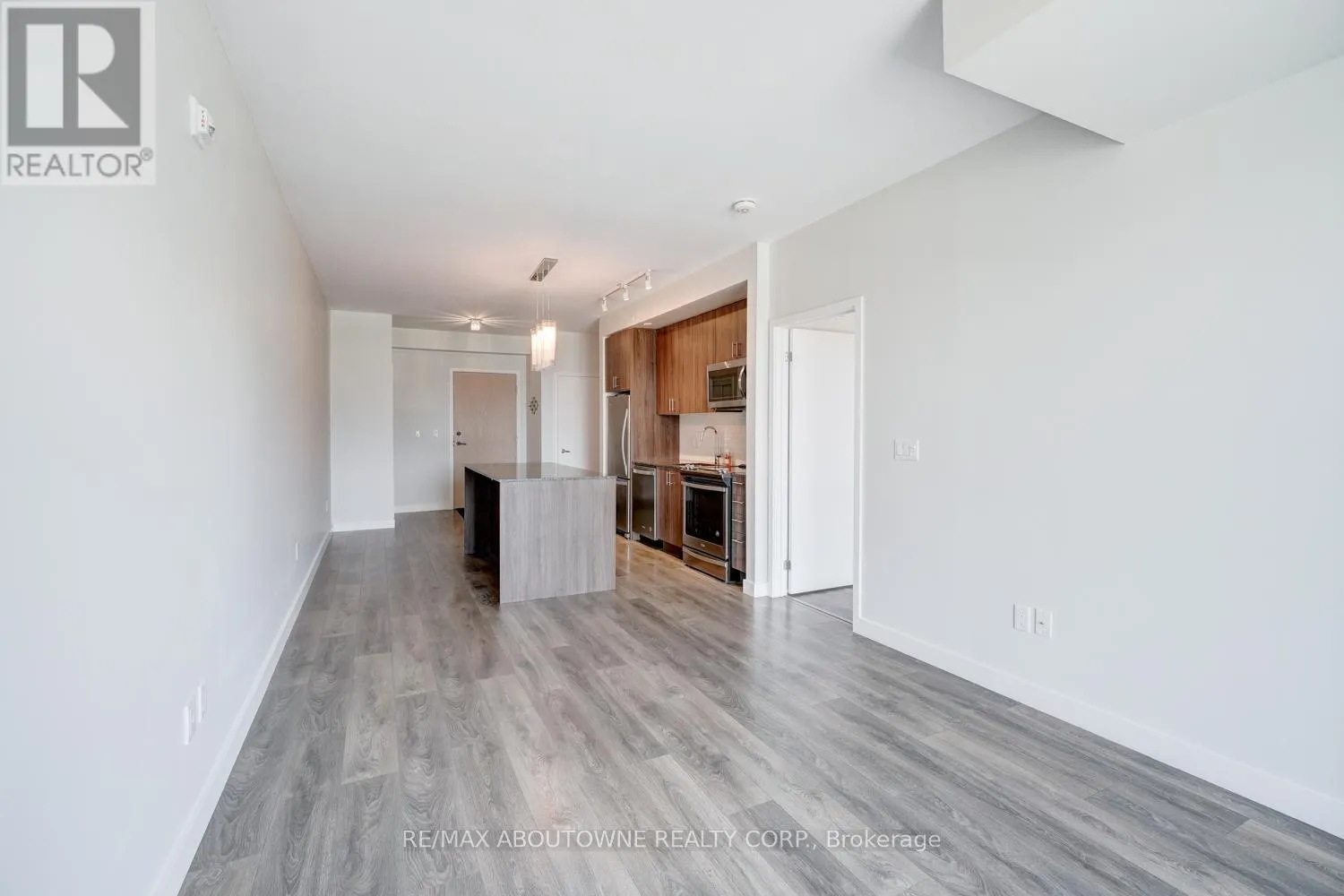 302 - 150 SABINA DRIVE