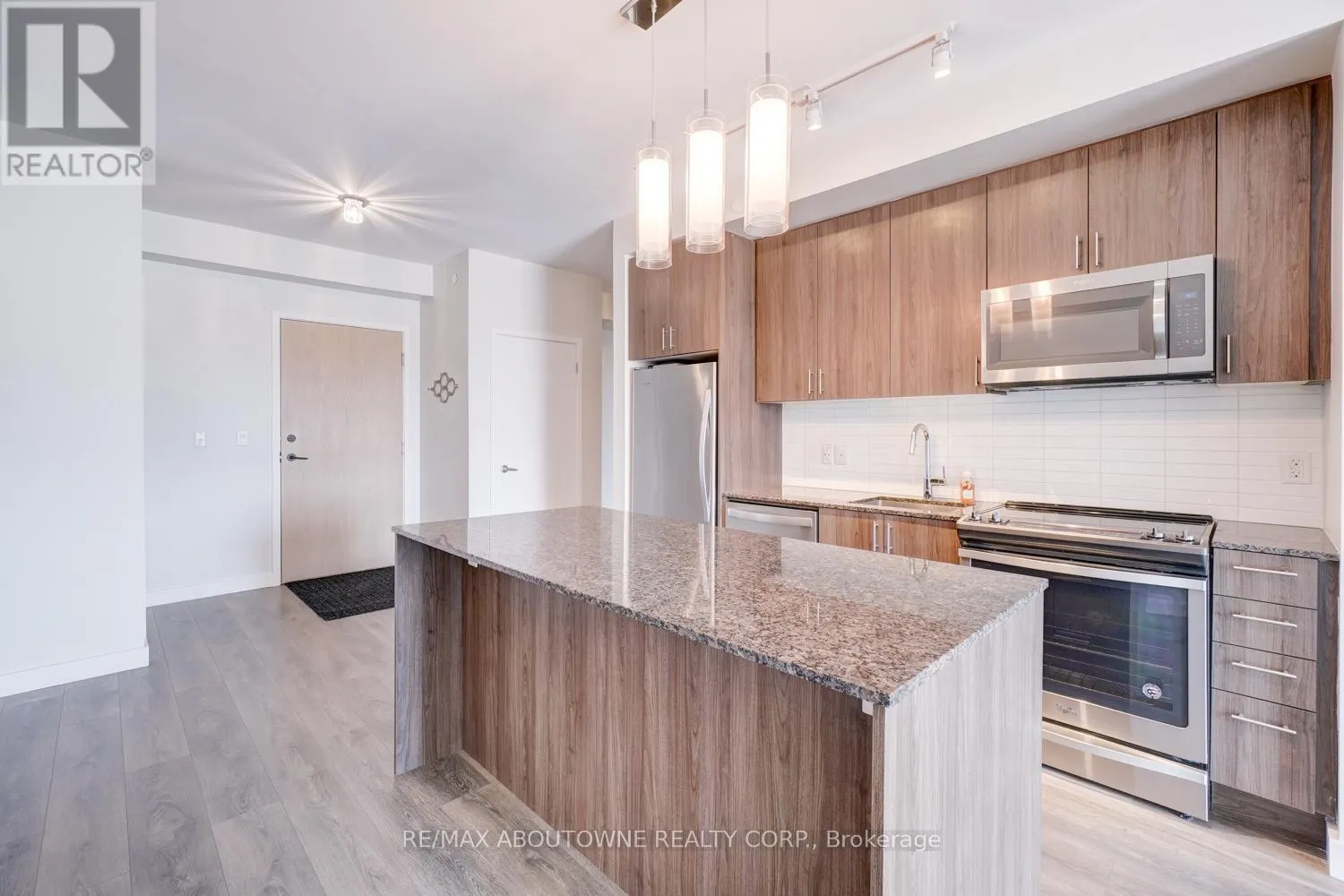 302 - 150 SABINA DRIVE