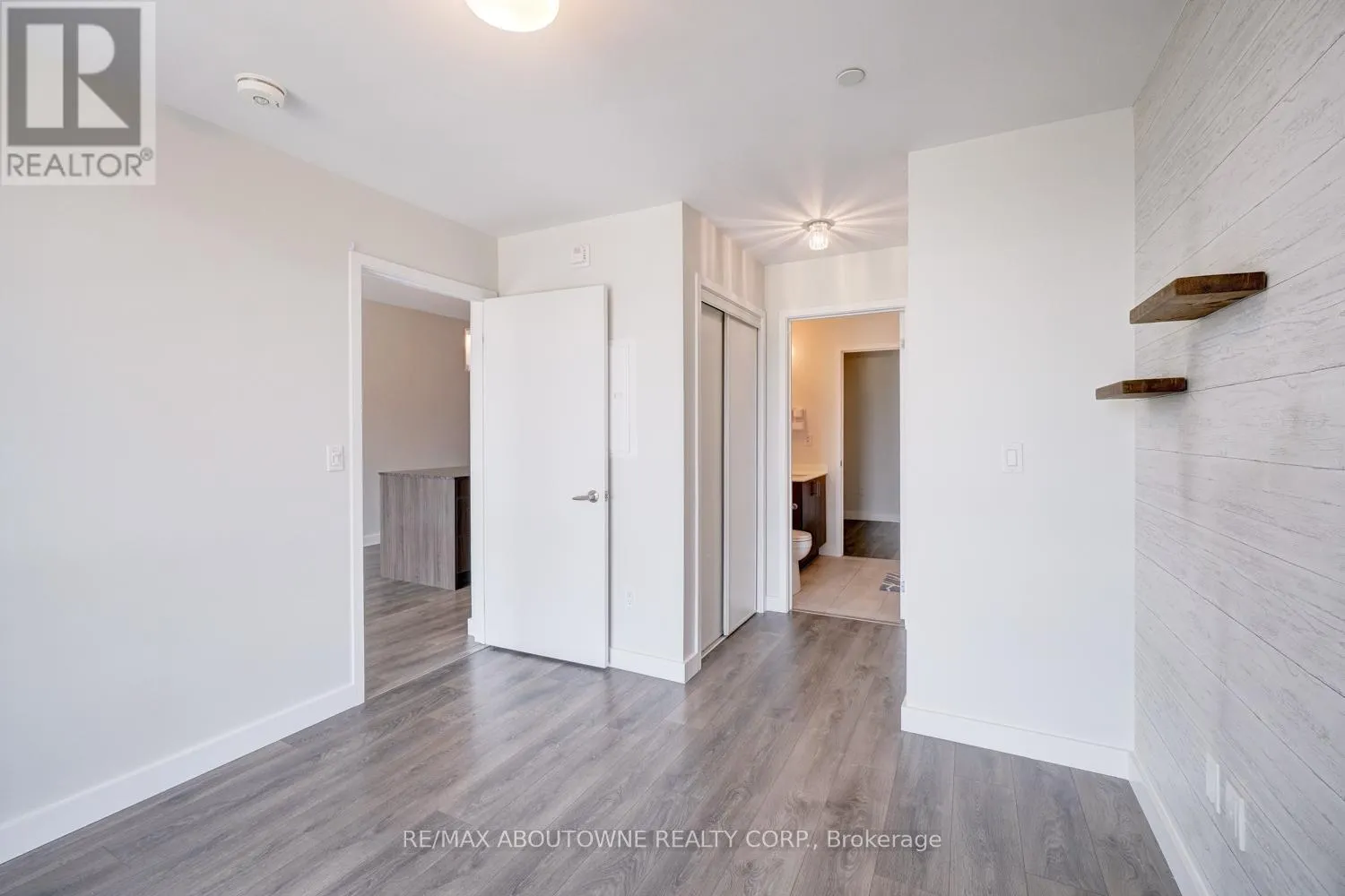 302 - 150 SABINA DRIVE