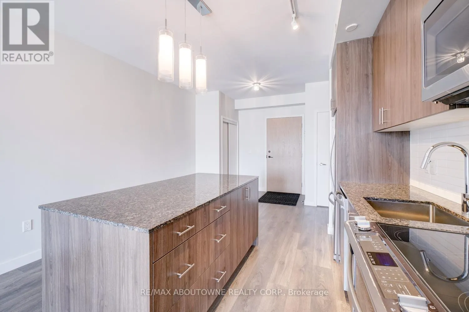302 - 150 SABINA DRIVE